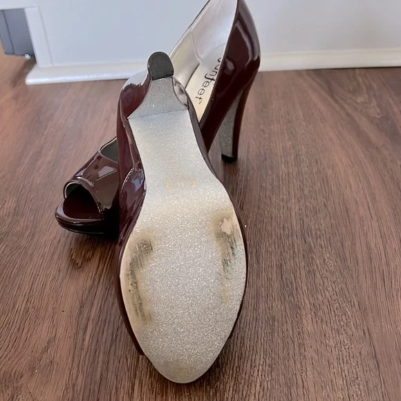 Texas A&M Maroon Patent Leather Heels - Picture 6 of 8